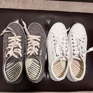 Two pair of Taos Starburst size 11